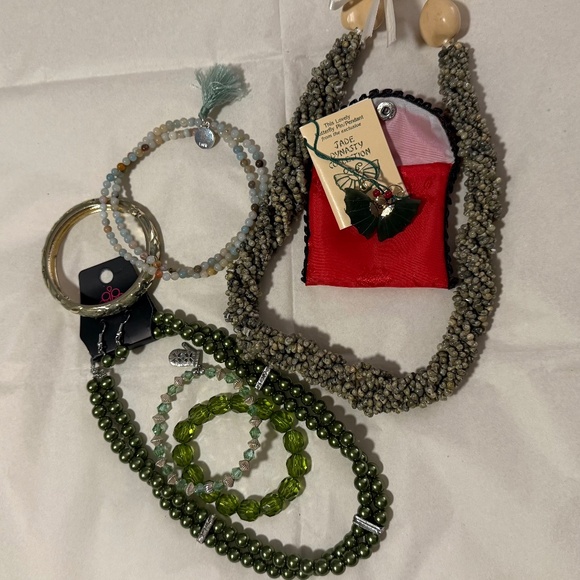 jewelry - Picture 1 of 1